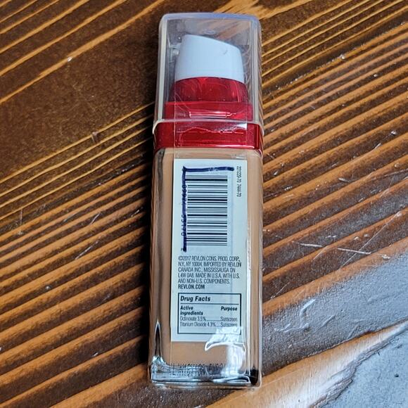 REVLON AGE DEFYING 3X Liquid Foundation SPF 20 - 70 EARLY TAN✨️NEW✨️ - Picture 3 of 8